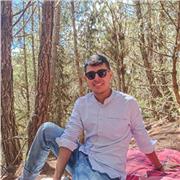 Ingeniero ambiental Imparte clases a jóvenes de todas las edades